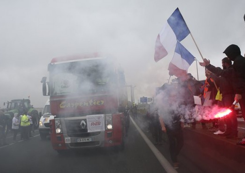 Френски шофьори блокираха пътя за Кале, Франция