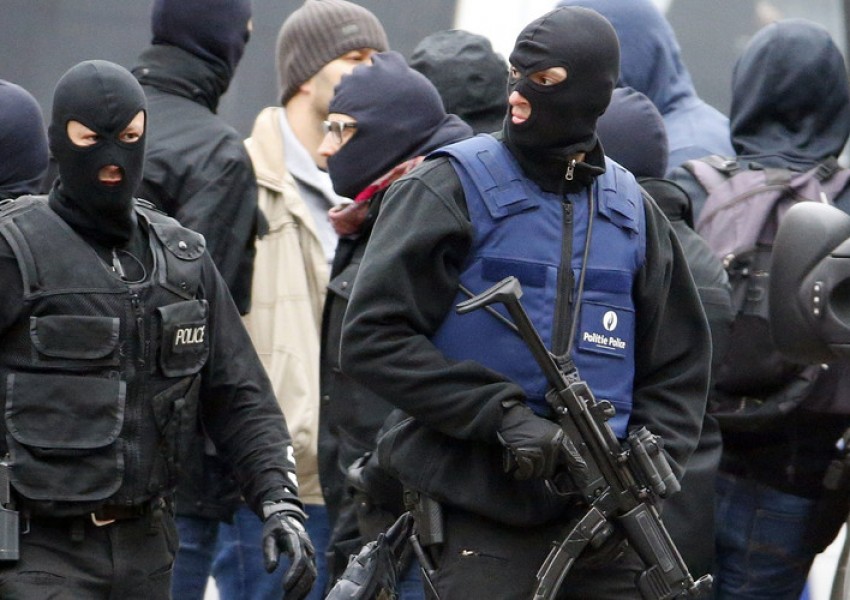 Сигнал за бомба затвори търговски квартал в Брюксел