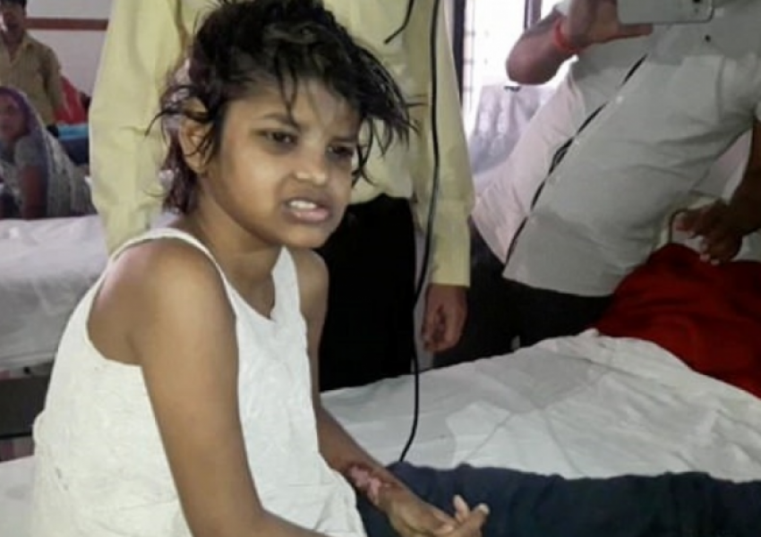 Откриха момиче, отглеждано от маймуни (СНИМКА)