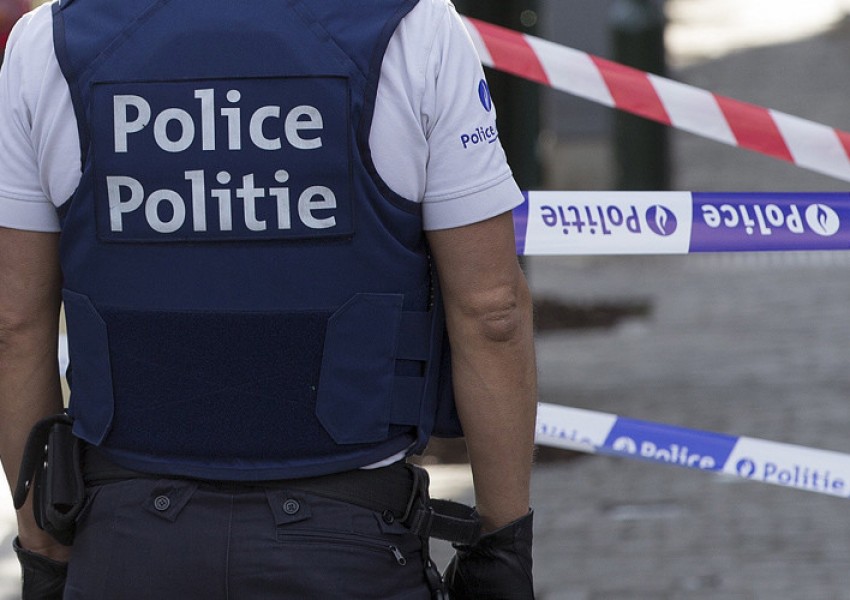 Мъж рани с мачете двама полицаи в Белгия