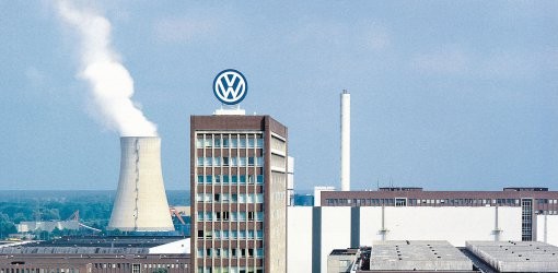 „Фолксваген“ олекна с 2,5 билиона след скандала с вредните емисии
