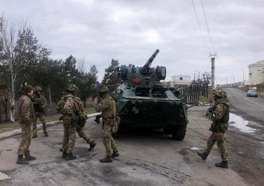 Руските войски са в Киев. Украйна призовава гражданите си да правят коктейли "Молотов" (СНИМКИ) 