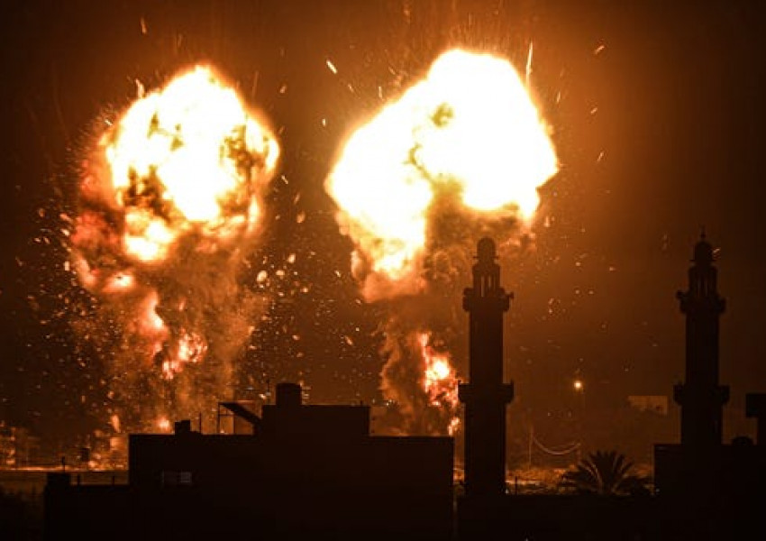 Израел отново удари с ракети Газа...