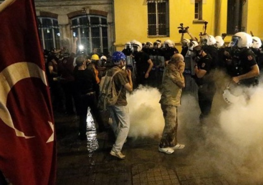 Обвиниха бившия губернатор на Истанбул в организиране на преврата