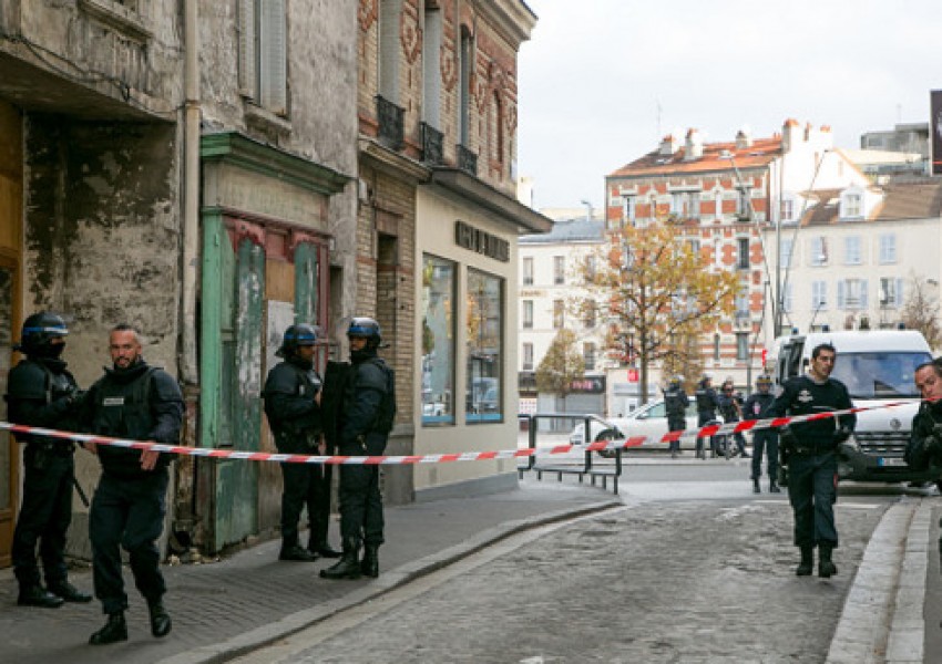 Парижката полиция арестува жена във връзка с атенатите