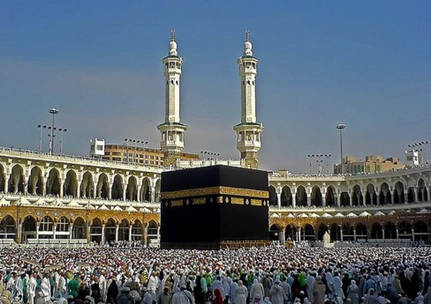 Започва ежегодното поколонение на мюсюлманите в Мека
