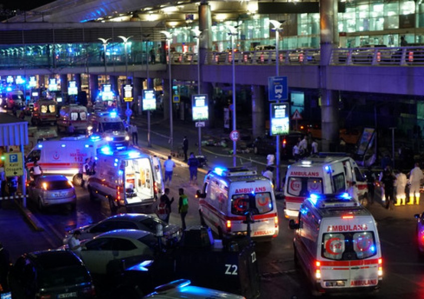 Българин на летището в Истанбул: Терористите бяха на 10-15 метра от мен!