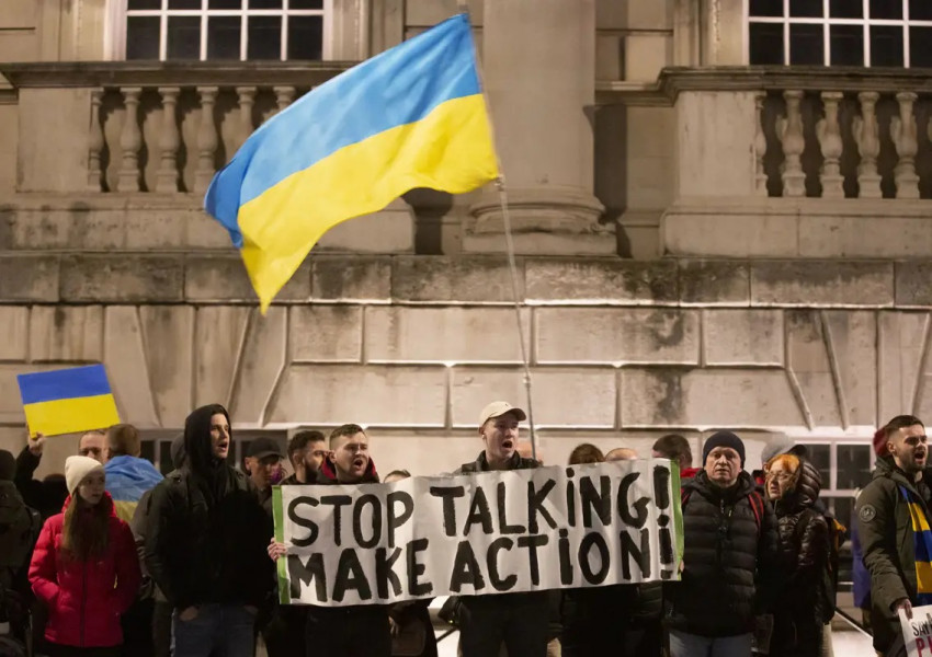 Великобритания иска да види "дела, а не думи" от Русия и пълно изтегляне от Украйна