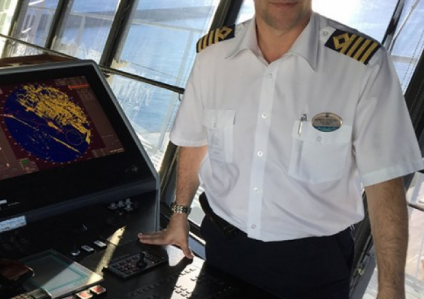 Български капитан е начело на първия круиз на плаващия град “Symphony of the Seas” (Видео)