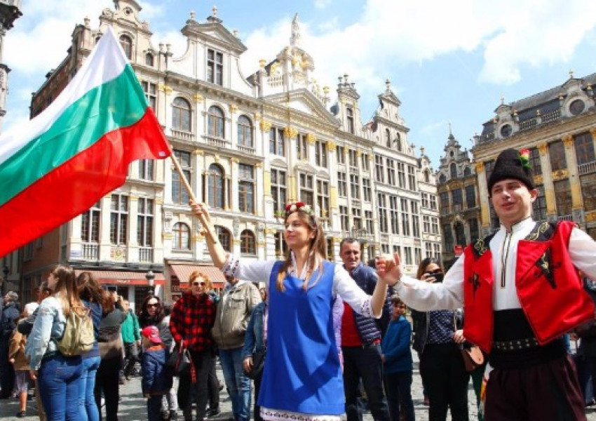 Голямо българско хоро в Брюксел по повод Великден