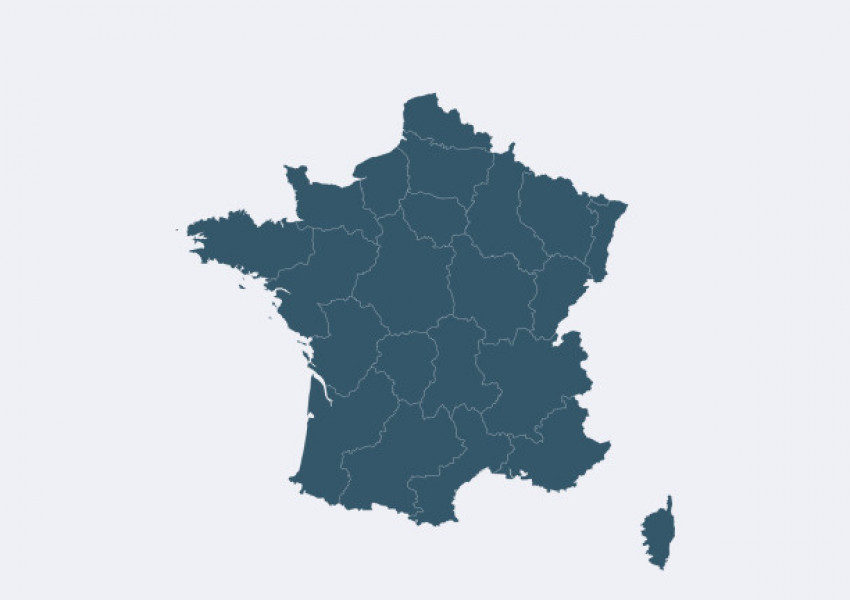 Жители на френско градче изградиха стена около хотел, предназначен за бежанци