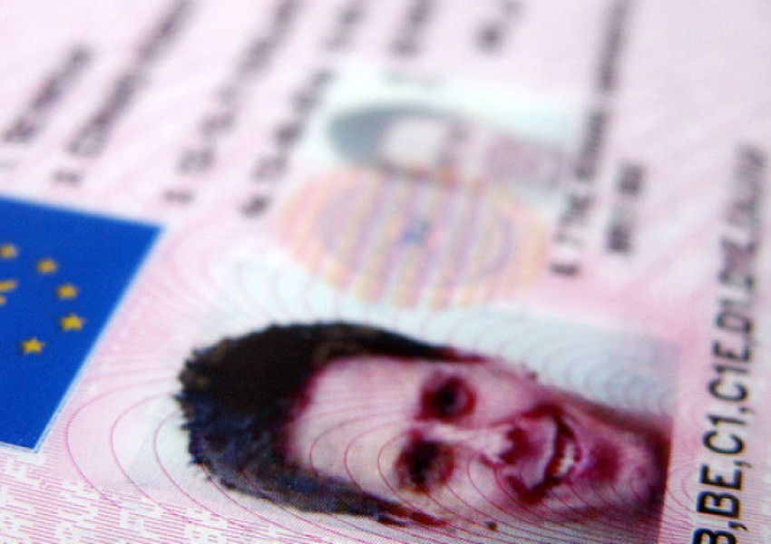 Mилиoни бpитaнци щe тpябвa дa cи изĸapaт нoвa шoфьopcĸa ĸнижĸa зa Eвpoпa cлeд "Брекзит"