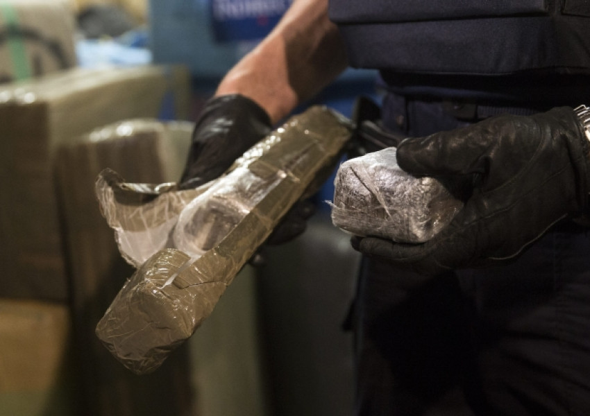 Задържаха 2 българки с 44 кг хероин в Турция