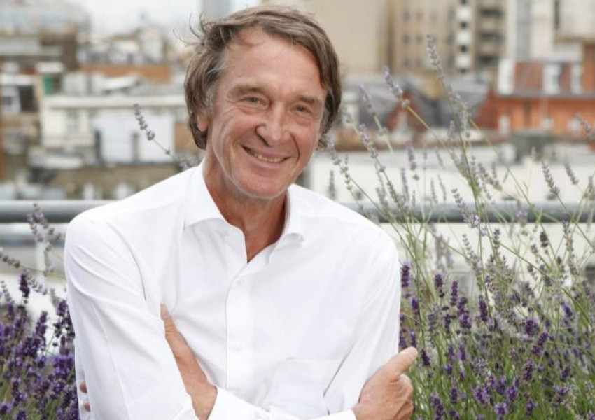 Най-богатият човек във Великобритания емигрира