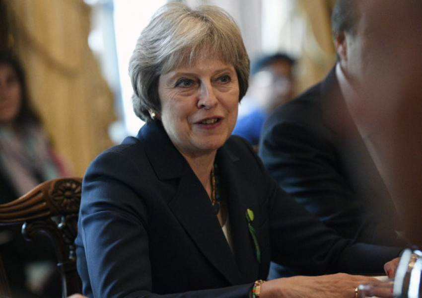 Великобритания отменя ограниченията за медицински работници