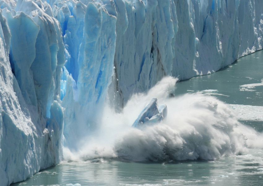 Ледените шапки в Антарктида и на Гренландия се топят 6 пъти по-бързо