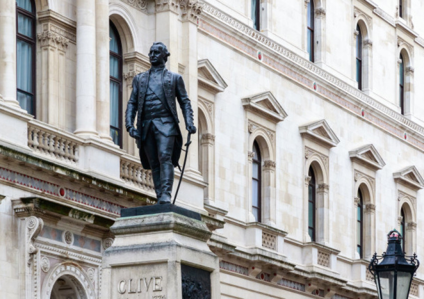 Не разговаряйте за политика, призова Форин офис британците в Русия