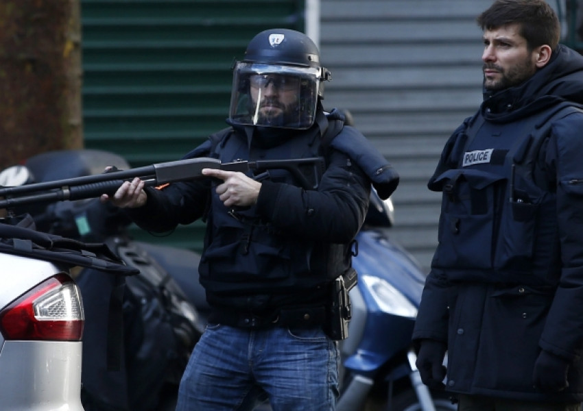 Мъж взе заложници в Париж