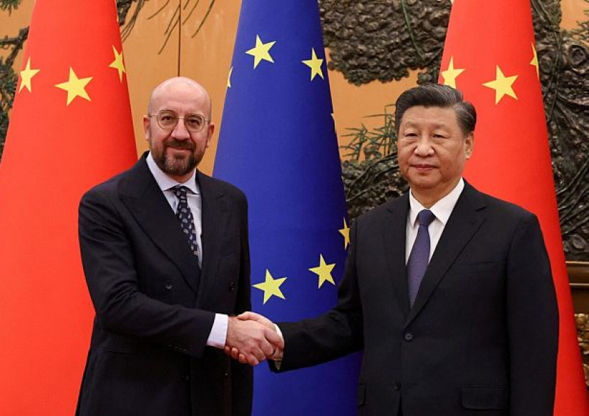 Среща на върха Китай - ЕС: Си Цзинпин посрещна Шарл Мишел в Пекин. 