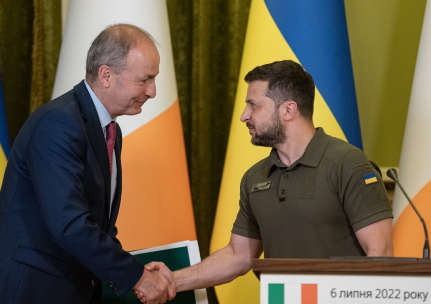Зеленски благодари на Ирландия за подкрепата срещу руската инвазия по време на срещата си с ирландския министър-председател Михол Мартин.