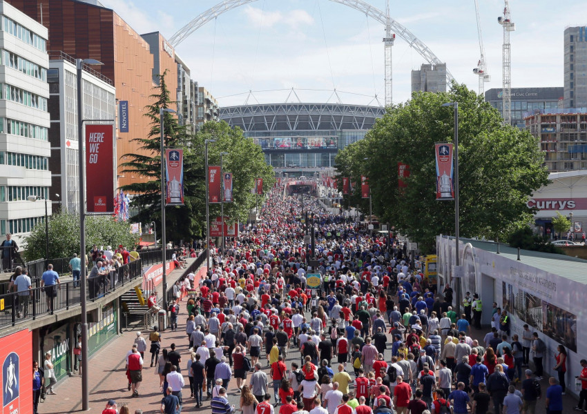 УЕФА: Няма риск ако се допуснат повече зрители на Уембли в Лондон