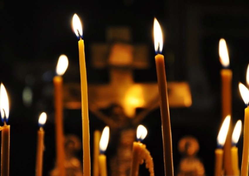 Македонска православна църква изгоря до основи заради свещ