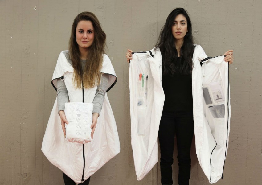 Британски студенти изобретиха мултифункционално яке за бежанци (СНИМКИ)