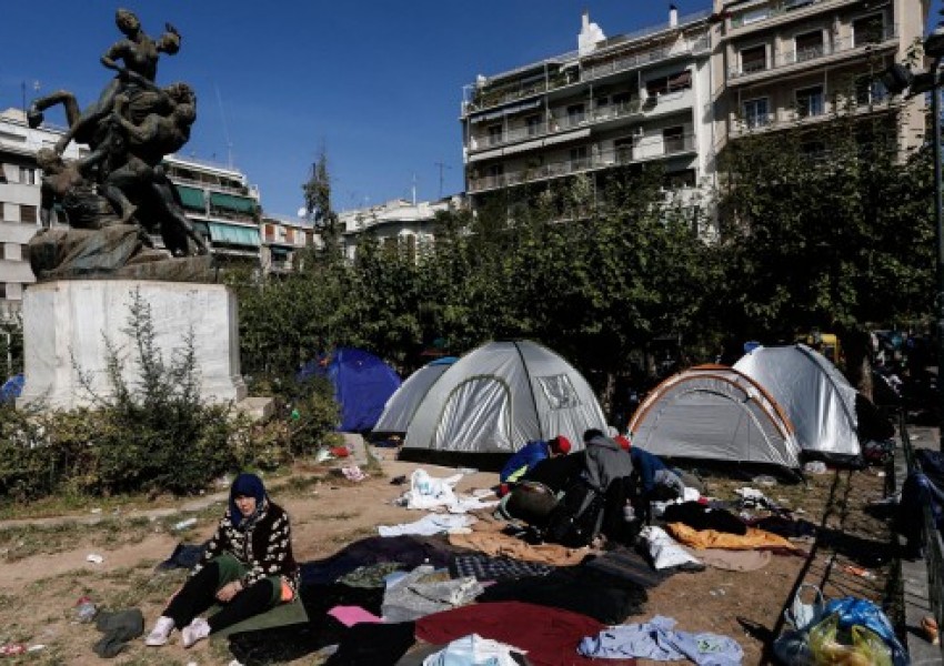 Бежанците в Атина предлагат секс за 10-15 евро