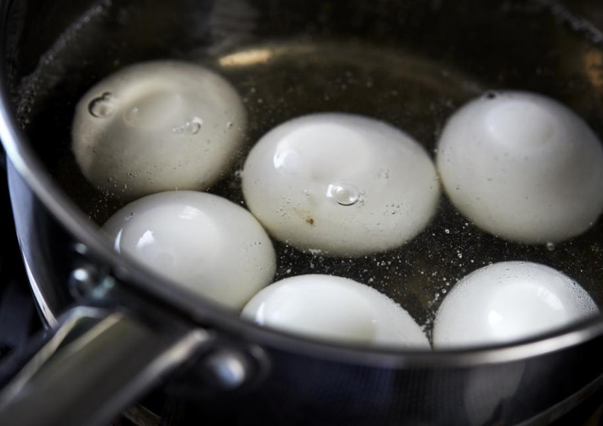 Как да сварим яйцата, за да не се счупят
