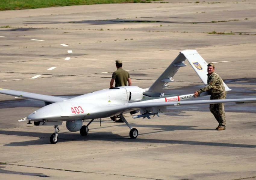 Обикновени украински граждани събраха пари и купиха три турски дрона Байрактар за армията си..