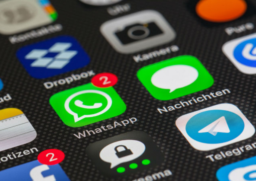 Затвор за мъж, шпионирал съпругата си в WhatsApp