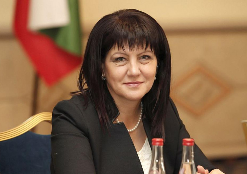 Цвета Караянчева остава председател на Народното Събрания