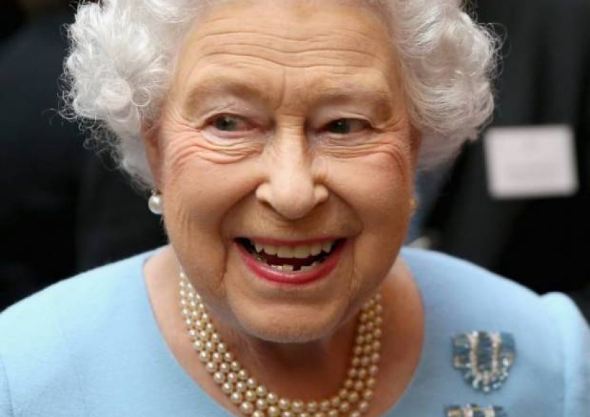 Девет снимки, които показват, че Кралицата наистина може да се забавлява!