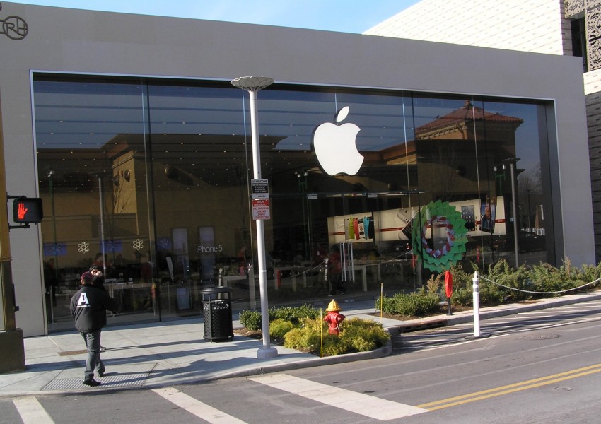 Apple откраднали идеята за iPhone, съдят ги за $10 млрд.
