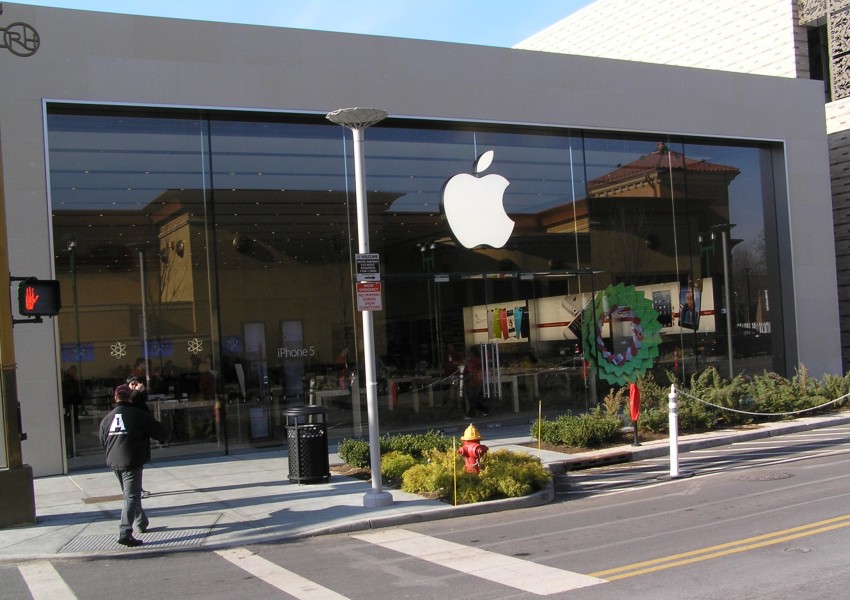 Apple откраднали идеята за iPhone, съдят ги за $10 млрд.