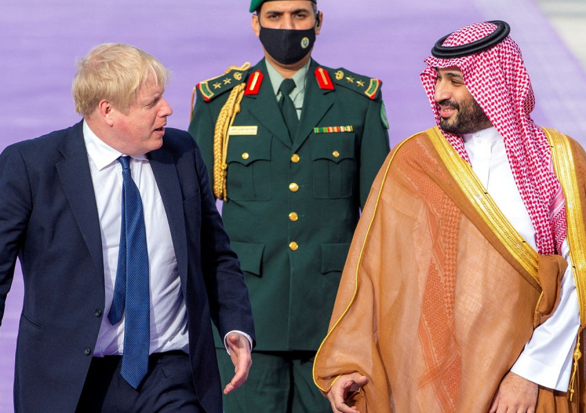 Дипломация: Борис Джонсън спасява Запада от високите цени на нефта и горивата