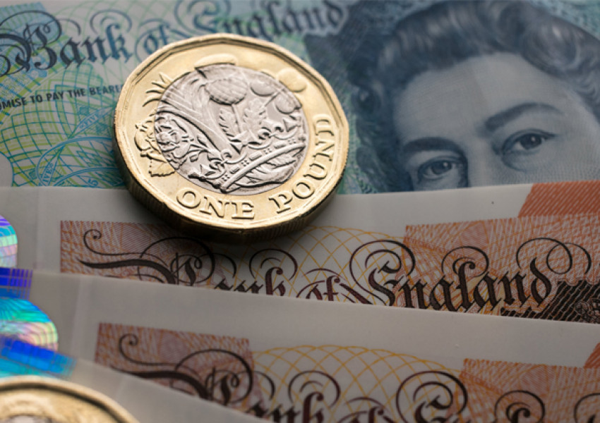 Въпреки големите социални разходи за борба с инфлацията Великобритания отчита бюджетен излишък