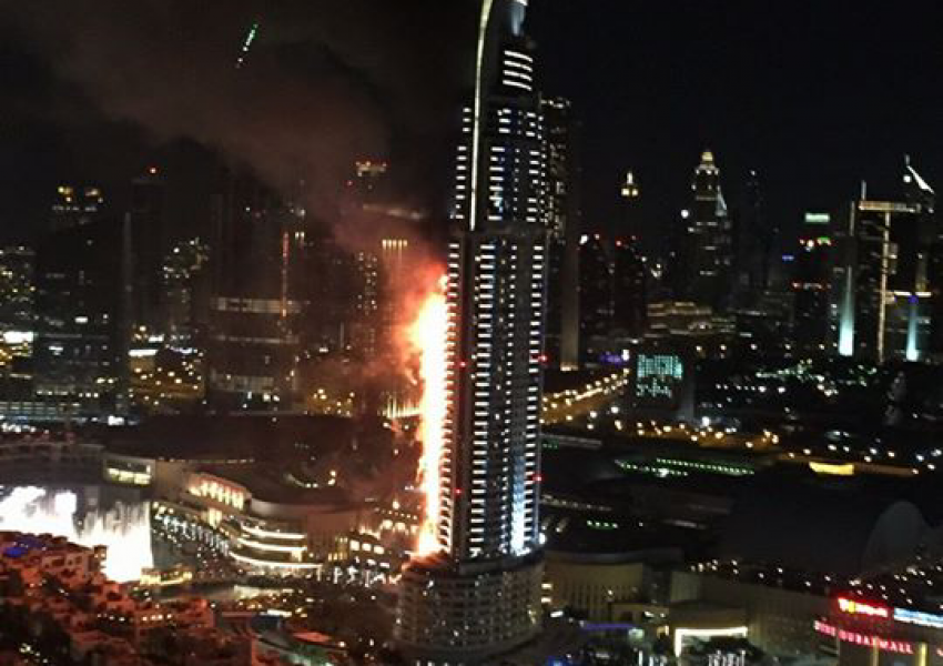 Небостъргач пламна в Дубай навръх Нова година
