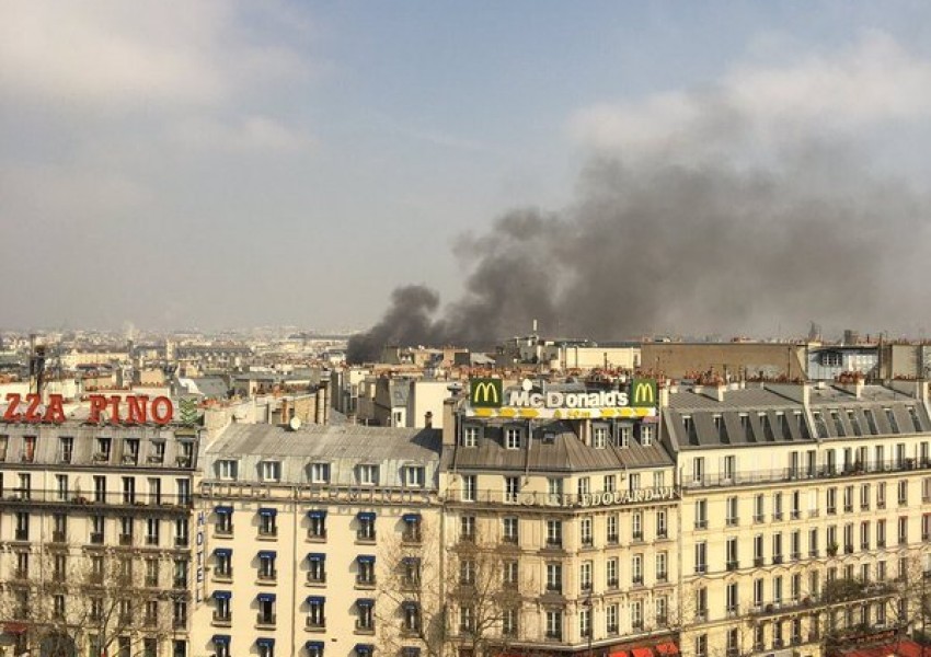 ИЗВЪНРЕДНО! Експлозия в центъра на Париж (СНИМКИ) (ОБНОВЕНА)
