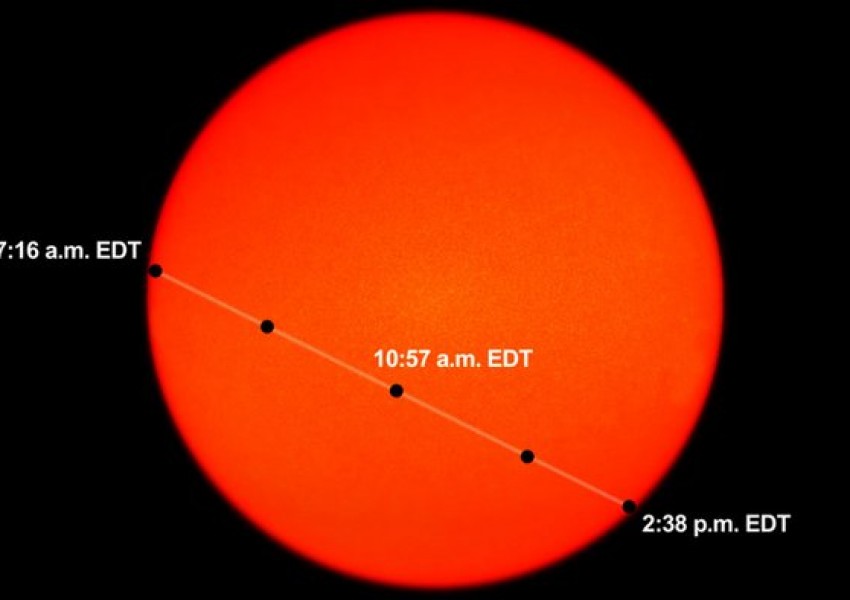 Меркурий мина през Слънцето