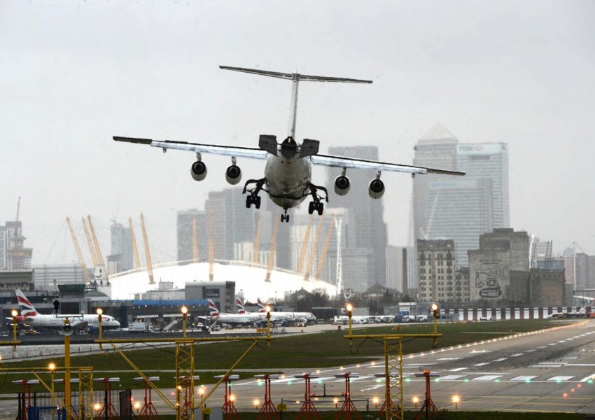 Разширяват летище London City