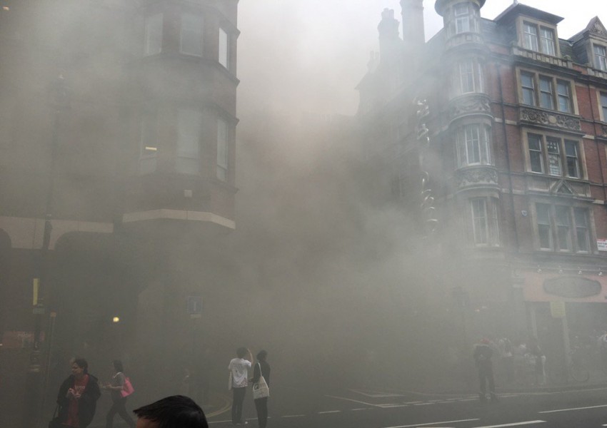 Голям пожар в „Китайския квартал“ в Лондон (СНИМКИ)