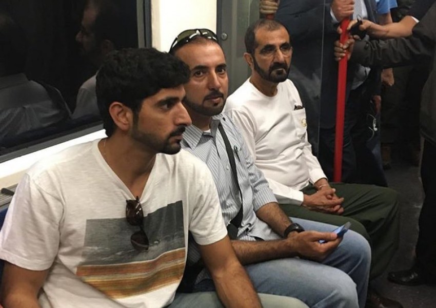Кралски особи се возят в лондонското метро (СНИМКИ)