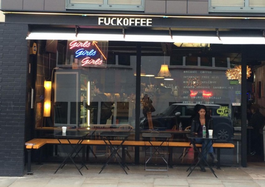 Свалиха марката Fuckoffee на кафене в Лондон, била обидна