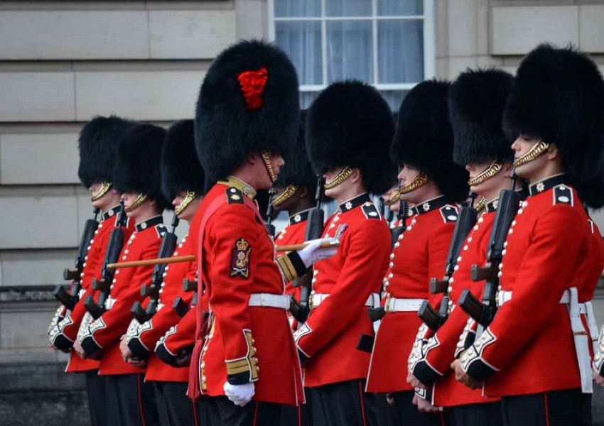 Церемонията пред Бъкингамския дворец беше подновена