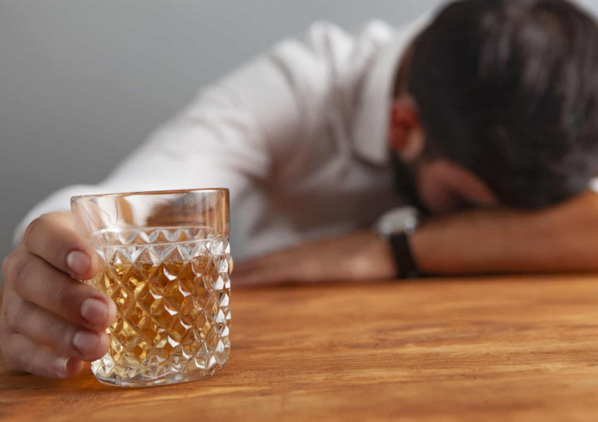 Неприятни новини за пиещите алкохол изнесе уважаваното британско медицинско списание "The Lancet"