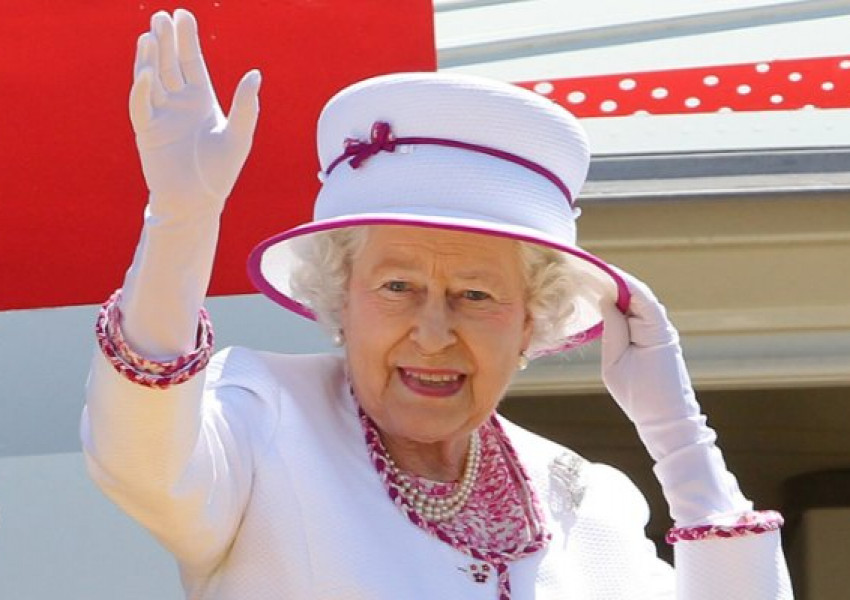 Кралица Елизабет II с таен профил във Facebook?