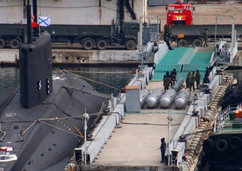 Русия премества свои подводници далеч от Крим и Севастопол, заради това че Украйна вече може да нанася успешни удари с дронове и крилати ракети в тези райони