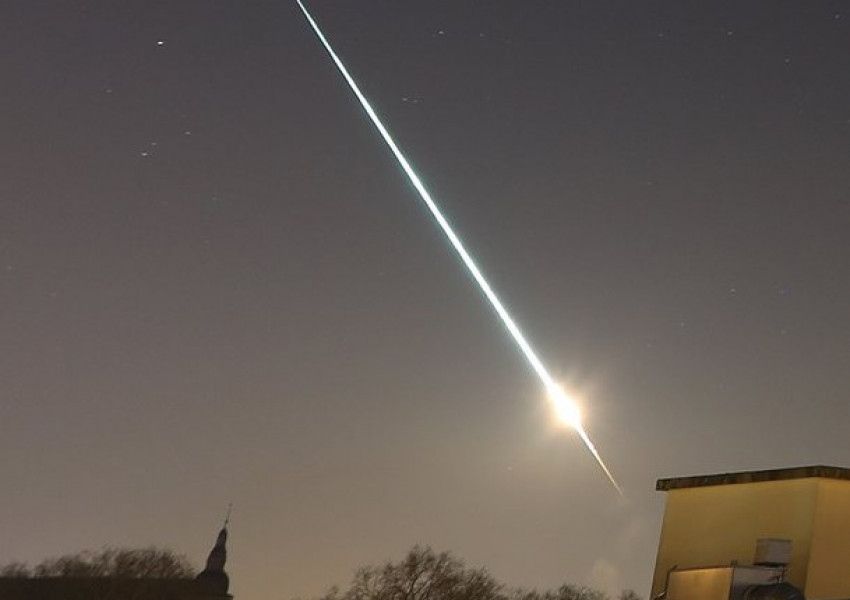 Астероид навлезе в земната атмосфера, прелетя над Франция и изгоря зрелищно над Ламанша
