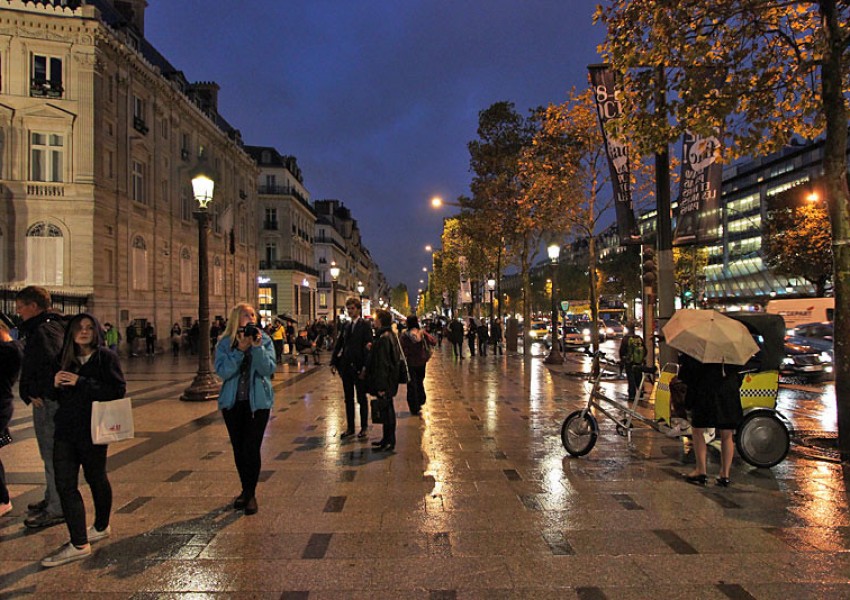 Атентатите и лошото време удариха туризма във Франция